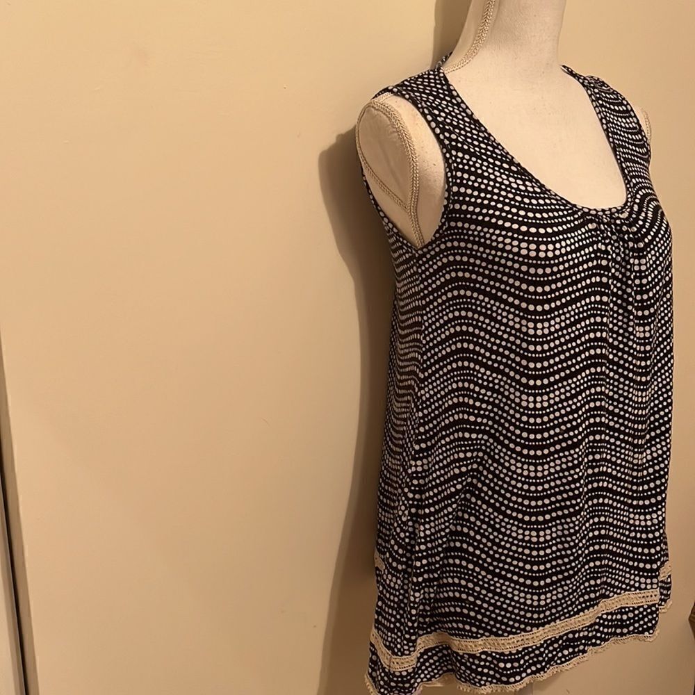 𝅺CHA Cha Vente Navy and Cream Sleeveless Blouse with Lace Trim.  Size Medium - Picture 3 of 9